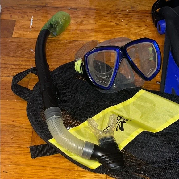 Speedo Dive Blue & Black Snorkel Set with Bag - NWOT - Picture 3 of 10